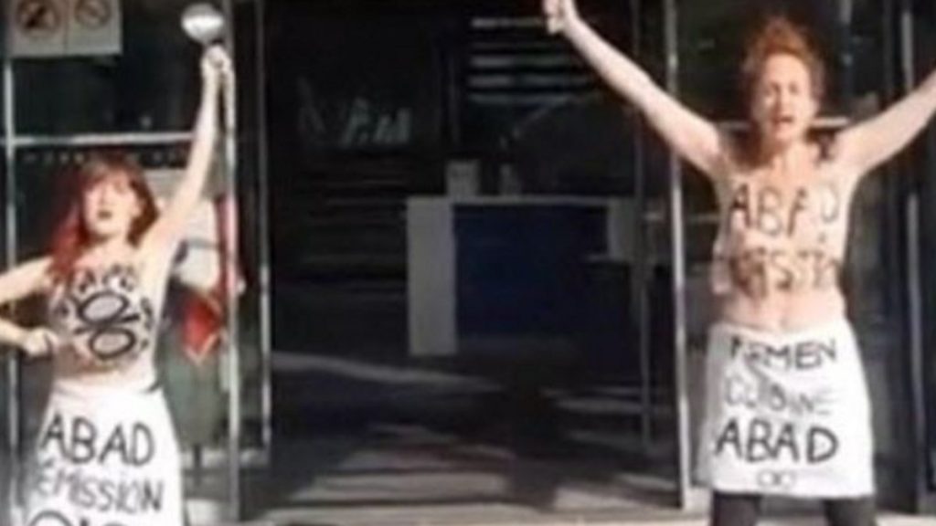 Γυμνόστηθες ακτιβίστριες FEMEN ζητούν την παραίτηση Γάλλου υπουργού που κατηγορείται για σεξουαλικά αδικήματα