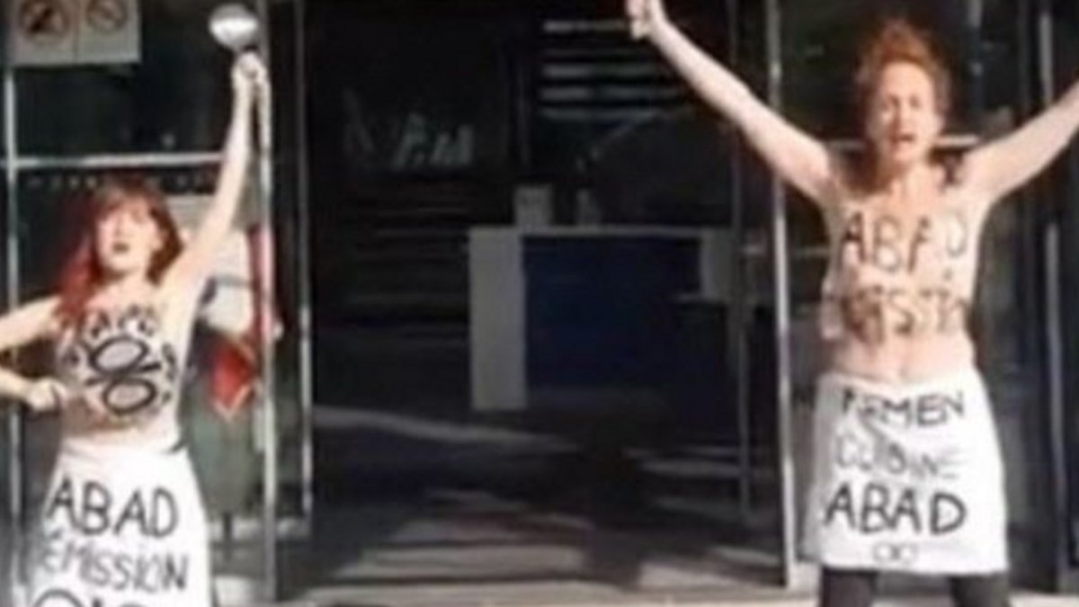 Γυμνόστηθες ακτιβίστριες FEMEN ζητούν την παραίτηση Γάλλου υπουργού που κατηγορείται για σεξουαλικά αδικήματα