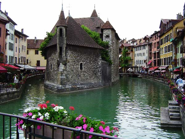 Annecy: Μια μικρή… Βενετία στη Γαλλία βγαλμένη από παραμύθι (φωτο)
