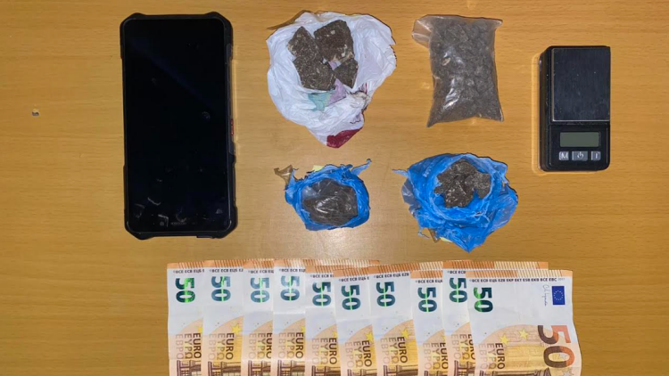 Μυτιλήνη: Ο Kullo «μυρίστηκε» διακινητή ναρκωτικών – Ο εκπαιδευμένος σκύλος της ΕΛ.ΑΣ εντόπισε 92 γραμμάρια ηρωίνη