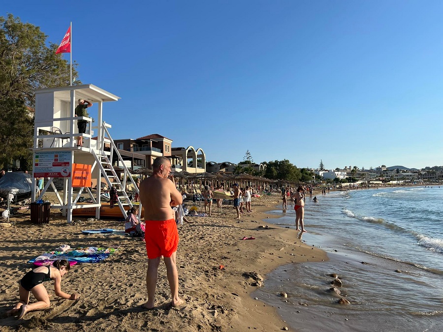 Κρήτη: Ηλικιωμένο ζευγάρι κοιμήθηκε στην παραλία και η γυναίκα αγνοείται