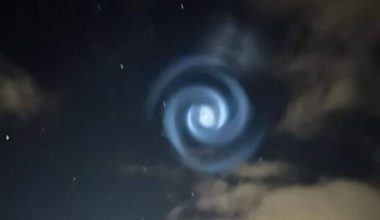 Νέα Ζηλανδία: Σπείρες μπλε φωτός εμφανίστηκαν ξαφνικά στον ουρανό αιφνιδιάζοντας τους αστροπαρατηρητές