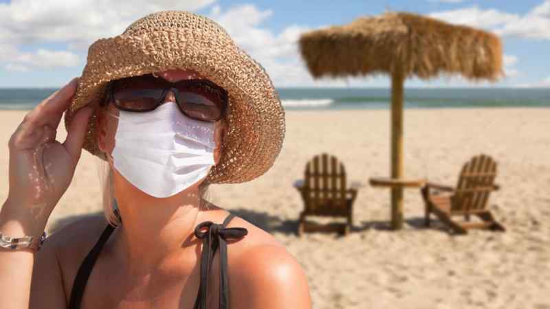 Κίνδυνος της Omicron ΒΑ.5: Μάσκες ακόμα και στην παραλία προτείνει Ιταλός καθηγητής ιολογίας!