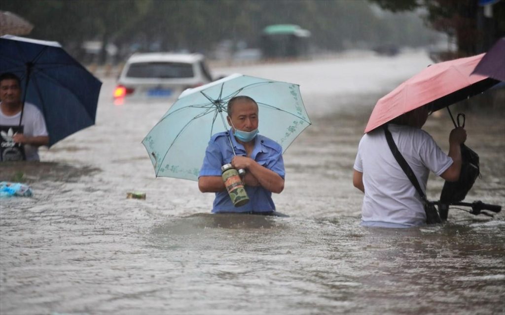 Πλημμύρες, κατολισθήσεις και πρωτοφανείς βροχές πλήττουν την Κίνα (βίντεο)