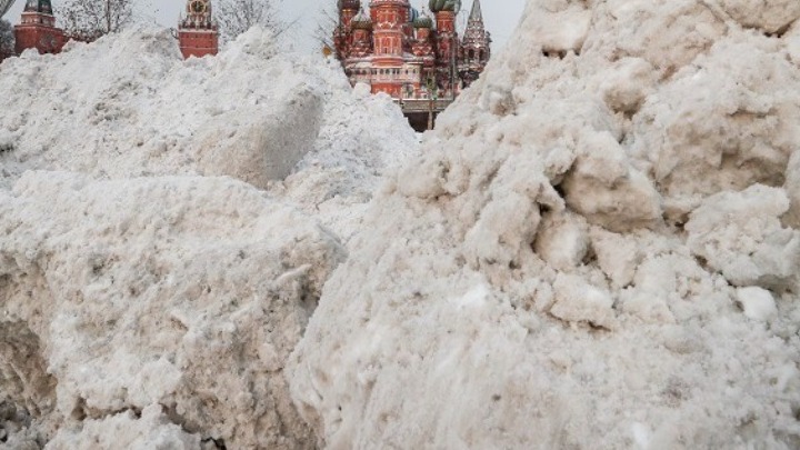 Τη σχέση ανάμεσα στο «αιμάτινο χιόνι» και την κλιματική αλλαγή ερευνούν οι επιστήμονες