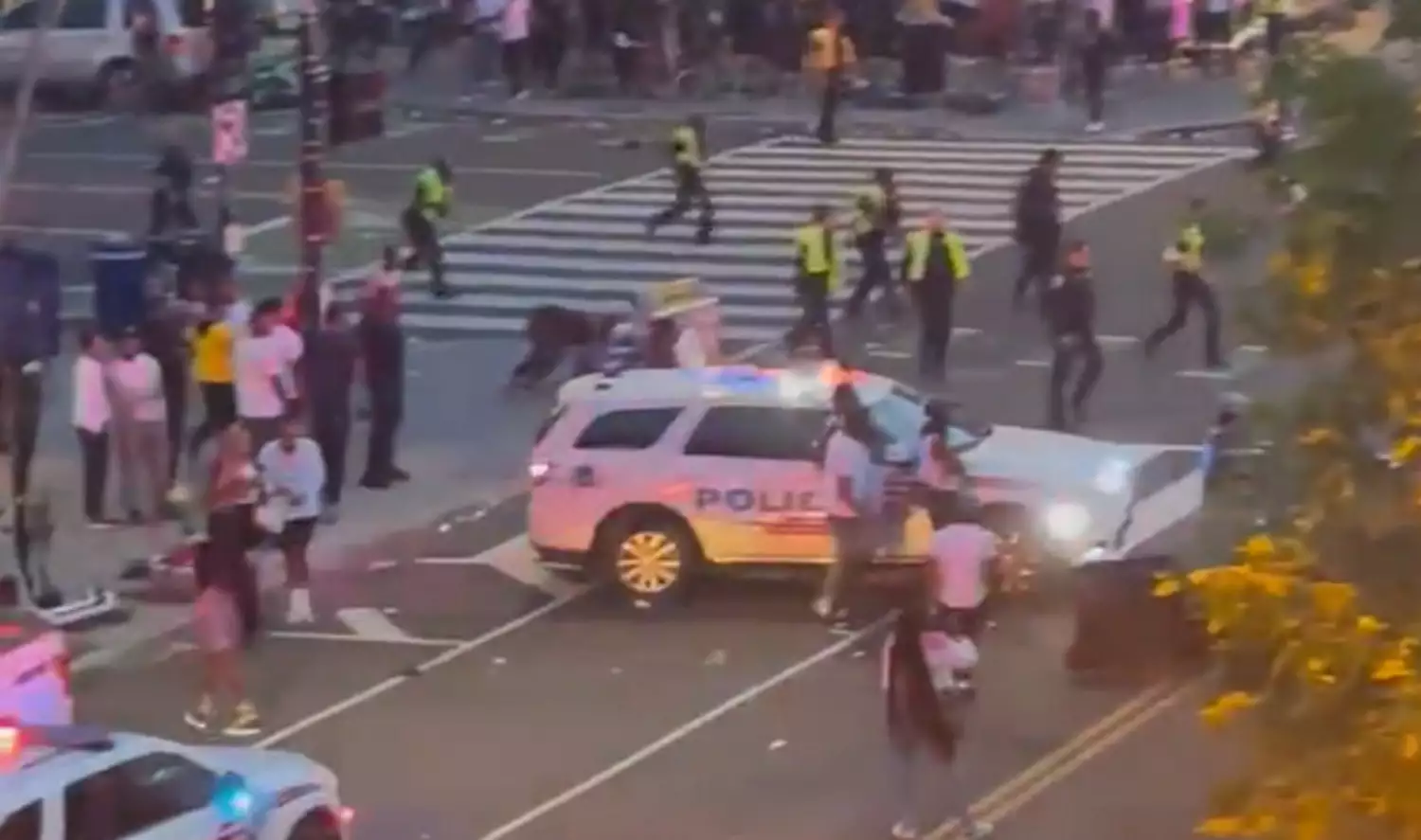 Πυροβολισμοί σε συναυλία στην Ουάσιγκτον: Νεκρός ένας 15χρονος – Τραυματίστηκε και αστυνομικός