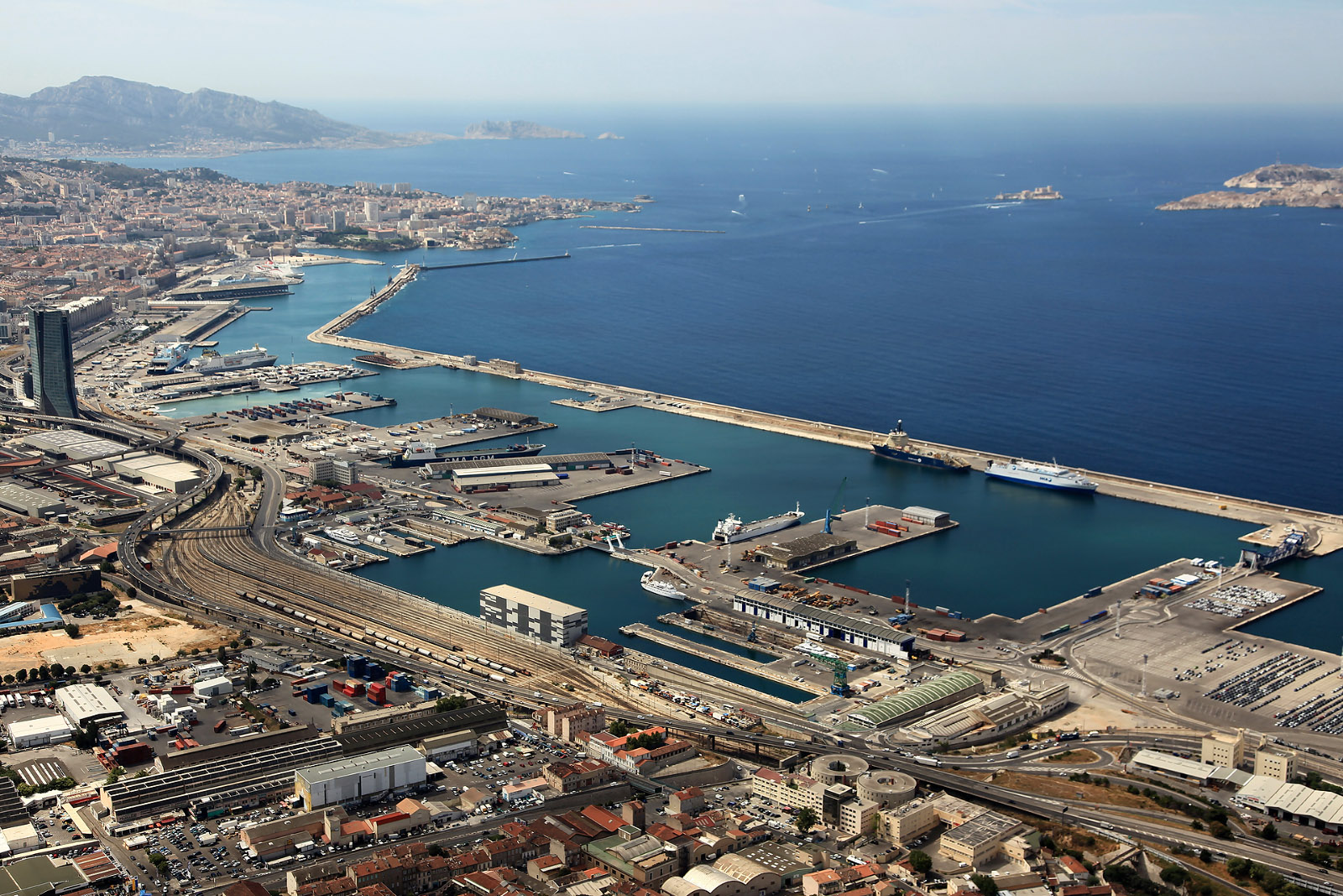Τουρκικό εμπορικό πλοίο απέπλευσε από το λιμάνι της Μαριούπολης