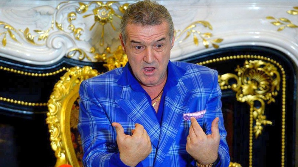 Στεάουα Βουκουρεστίου: Ο ιδιόμορφος ιδιοκτήτης της ομάδας ανακοίνωσε παίκτη στο παλάτι του φορώντας σαγιονάρες
