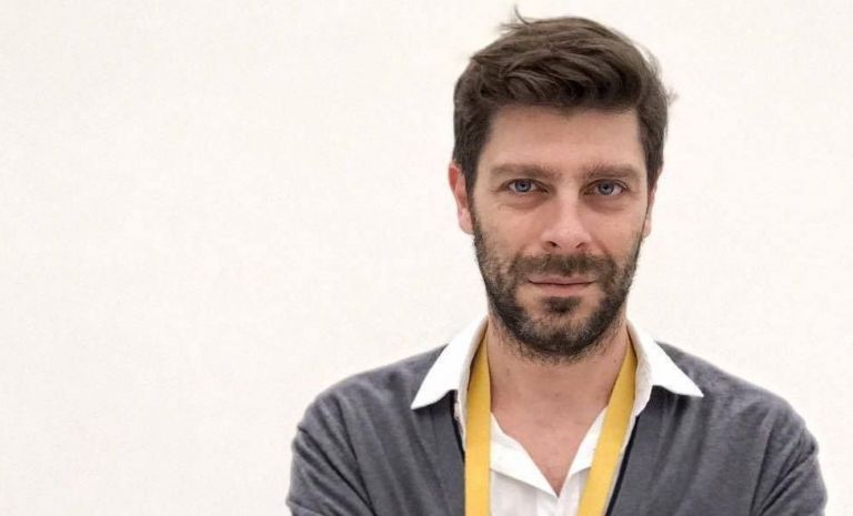 Ο γκέι υφυπουργός της ΝΔ Νικόλας Γιατρομανωλάκης δηλώνει: «Αν δεν μιλούσα για τη σεξουαλικότητά μου θα τρελαινόμουν»!