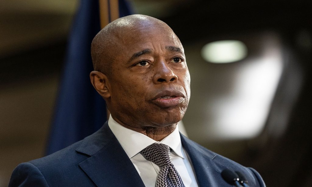 Δήμαρχος Νέας Υόρκης για οπλοκατοχή: «Θα γίνει Φαρ Ουέστ» – «Βαθιά απογοητευμένος» δηλώνει ο Τ.Μπάιντεν