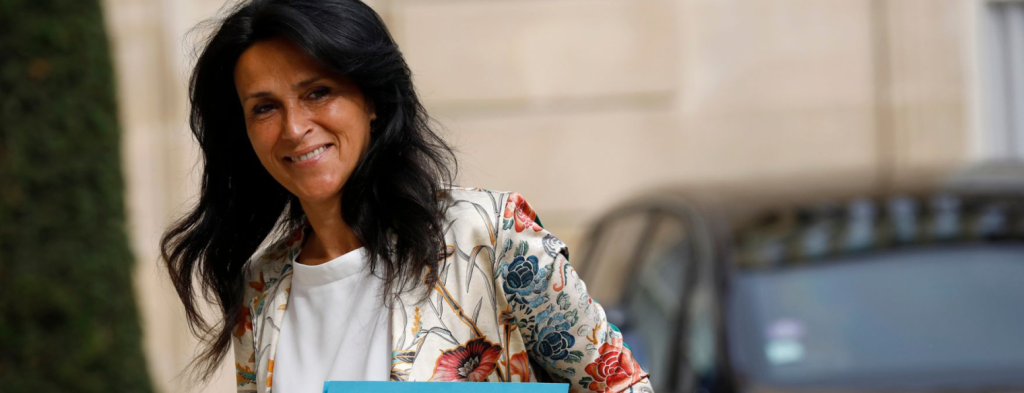 Τρίτη καταγγελία βιασμού για την Ελληνίδα υπουργό του Μακρόν – «Άρχισα να κλαίω αλλά αυτή με βίασε από παντού»