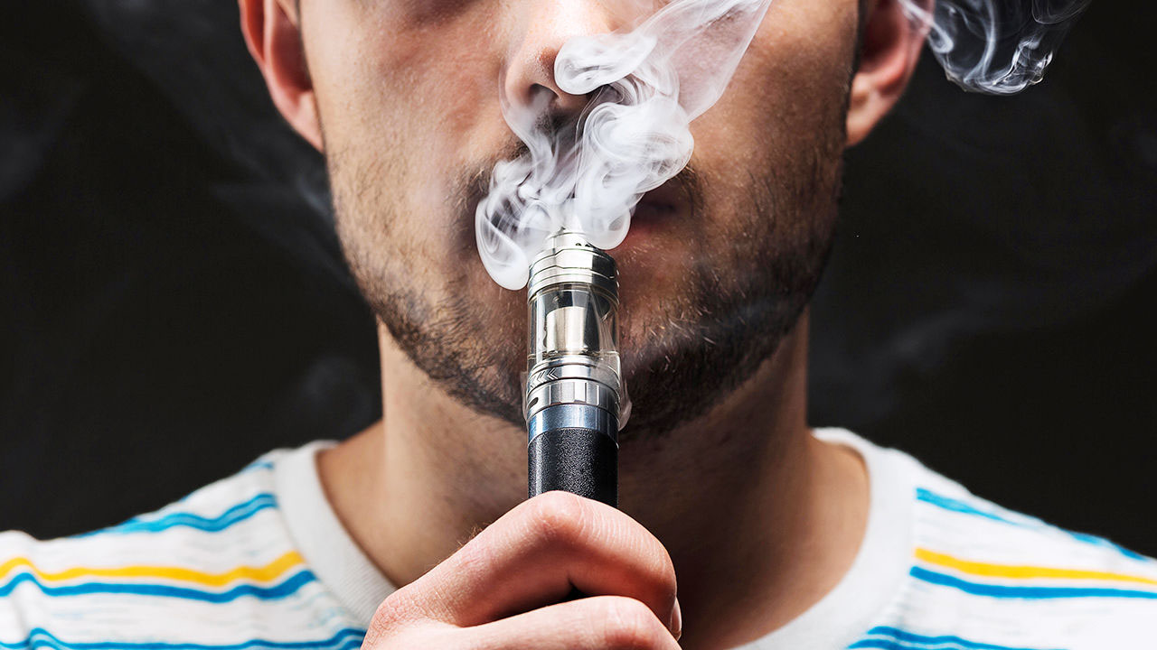 «Καμπανάκι» από οφθαλμίατρο για το κάπνισμα & το άτμισμα – Μπορεί να προκαλέσουν τύφλωση!