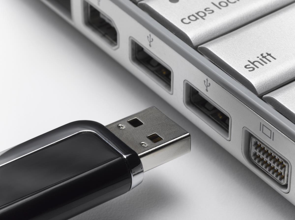 Ιάπωνας μέθυσε και έχασε USB με προσωπικά δεδομένα μισού εκατομμυρίου πελατών