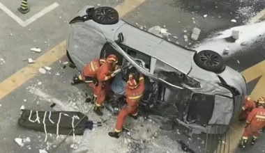 Σανγκάη: Κινεζικό ηλεκτρικό αυτοκίνητο έπεσε από τον τρίτο όροφο στη διάρκεια δοκιμών – Δύο νεκροί