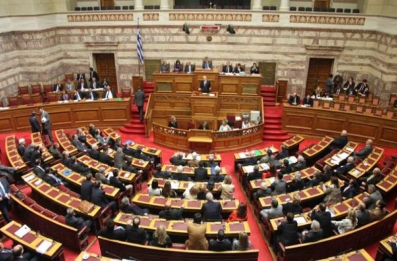 Ηγέτης τουρκικού κόμματος απειλεί να βάλει τουρκική σημαία στην ελληνική βουλή αλλά έρχεται Αθήνα για να ζητήσει ειρήνη!