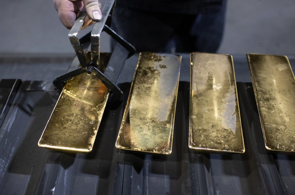 Τους 2.300 τόνους ρωσικούς χρυσού βάζουν στο «μάτι» οι G7