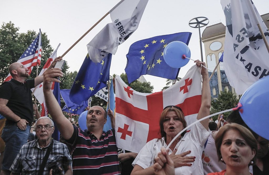 Γεωργία: Δεκάδες χιλιάδες διαδήλωσαν υπέρ της ένταξης της χώρας τους στην ΕΕ