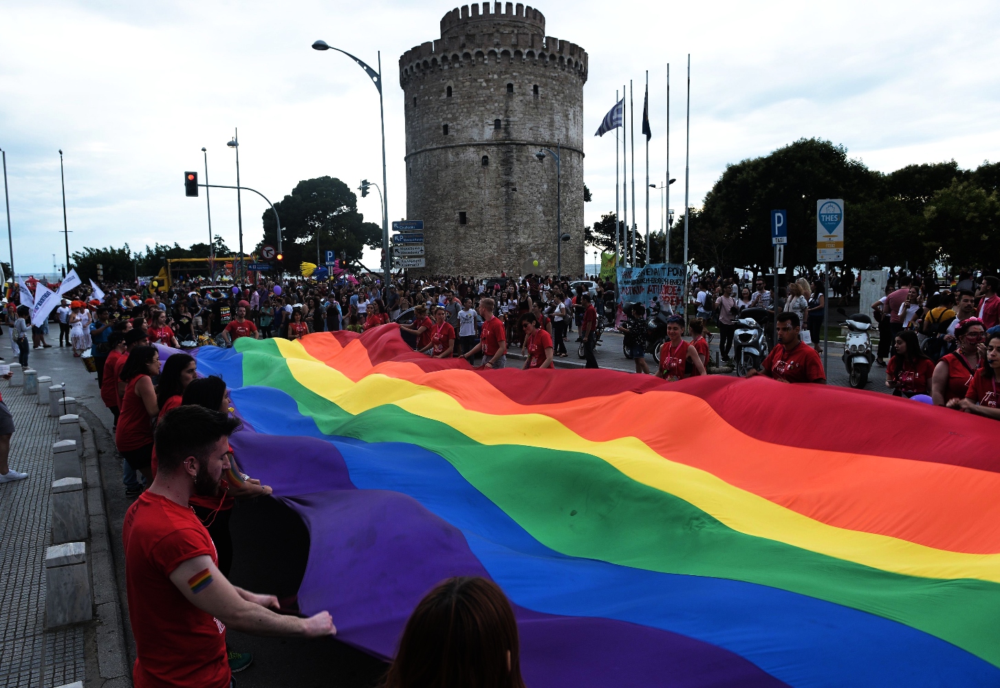 Thessaloniki Pride: Ανήλικος τους πήρε με τα… μπουκάλια – Προσήχθη από την Αστυνομία