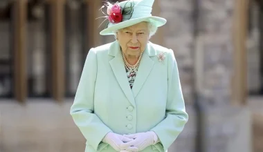 Bασίλισσα Ελισάβετ: Ανησυχία με την κατάσταση της υγείας της – Φαίνεται να έχει «συρρικνωθεί» (φώτο)