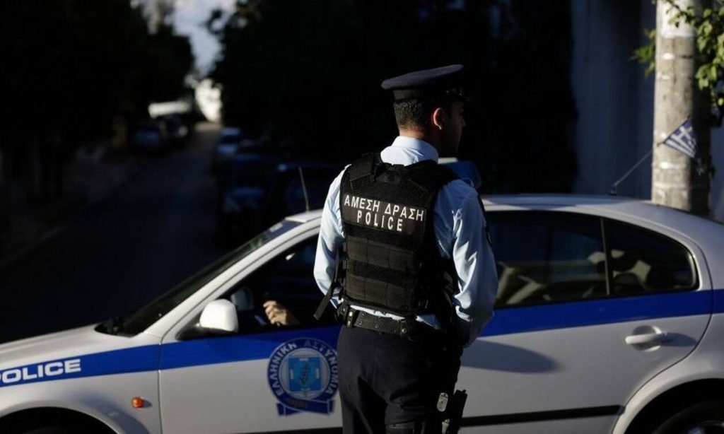 Συνελήφθη 19χρονη στο Μοναστηράκι για εμπορία ανθρώπων – Προσέγγιζε διερχόμενους κρατώντας βρέφος