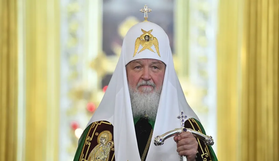 Πατριάρχης Μόσχας Κύριλλος: Ατύχημα κατά την διάρκεια της λειτουργίας (βίντεο)