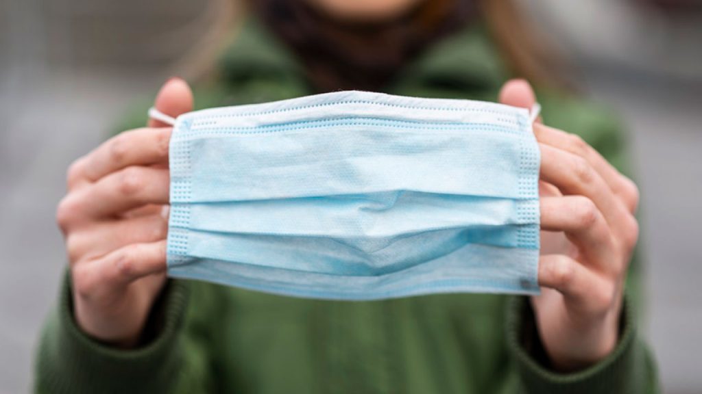 Πιο ακριβά από την 1η Ιουλίου τα αντισηπτικά και οι μάσκες – Επιστρέφει ο ΦΠΑ στο 24%