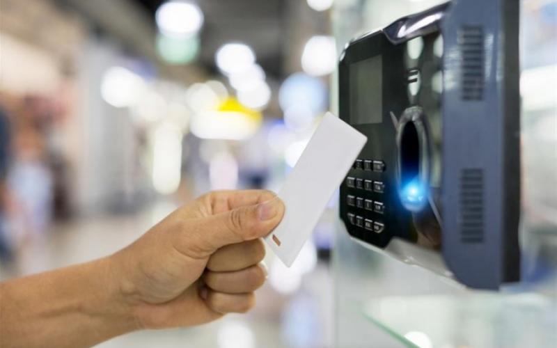 Ψηφιακή κάρτα εργασίας: Ξεκινά την 1η Ιουλίου σε τράπεζες και σούπερ μάρκετ – Θα επεκταθεί στο σύνολο των επιχειρήσεων