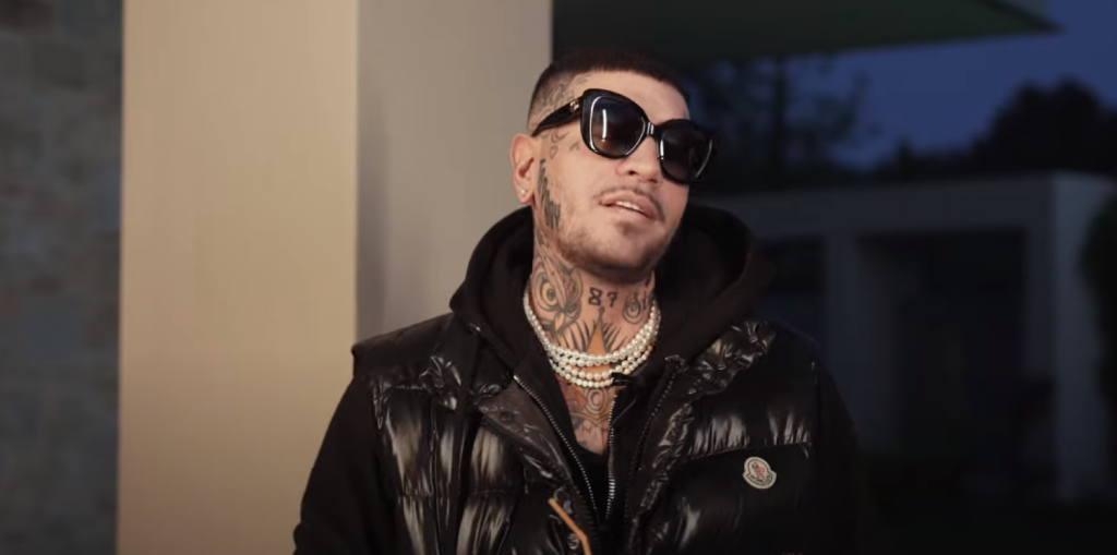 Συνεχίζει να προκαλεί ο Snik – «Φύγε ρε πατσαβούρα…»