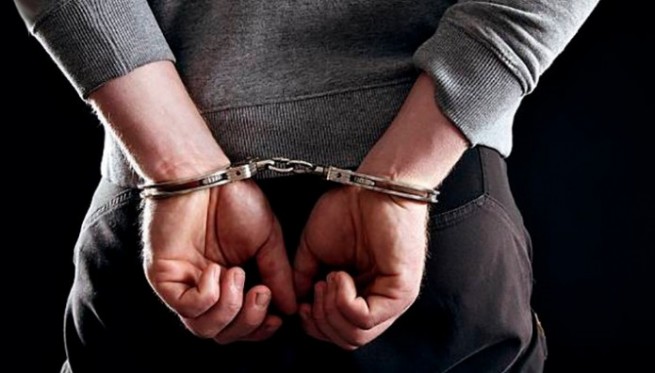 Φλώρινα: 38χρονος αλλοδαπός καταδικάστηκε για ληστεία αλλά κυκλοφορούσε ελεύθερος – Του πέρασαν χειροπέδες