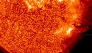 Διάστημα: Ηλιακή κηλίδα διπλασιάστηκε και «κοιτάει» προς τη Γη