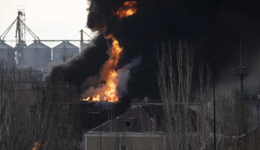 Νέες εκρήξεις σε Κίεβο και Τσερκάσι, μετά το πλήγμα από ρωσικούς πυραύλους σε συγκρότημα κατοικιών