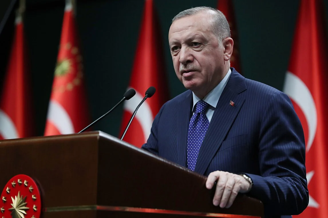 Yeni Safak: Ο Ερντογάν θα θέσει στο ΝΑΤΟ την «παράνομη κατοχή και στρατικοποίηση των νησιών από την Ελλάδα»