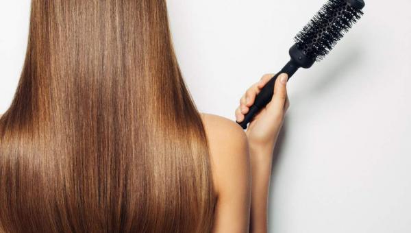Οι επαγγελματίες κομμωτές εξηγούν πώς να πλένεις τα μαλλιά σου για αυξημένη λάμψη