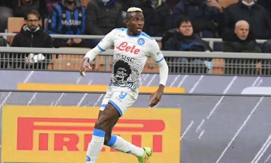 Παίκτης της Νάπολι για τον τραυματισμό του: «Ένιωθα ότι πεθαίνω –  Έχω 18 βίδες στο σαγόνι μου» (βίντεο)