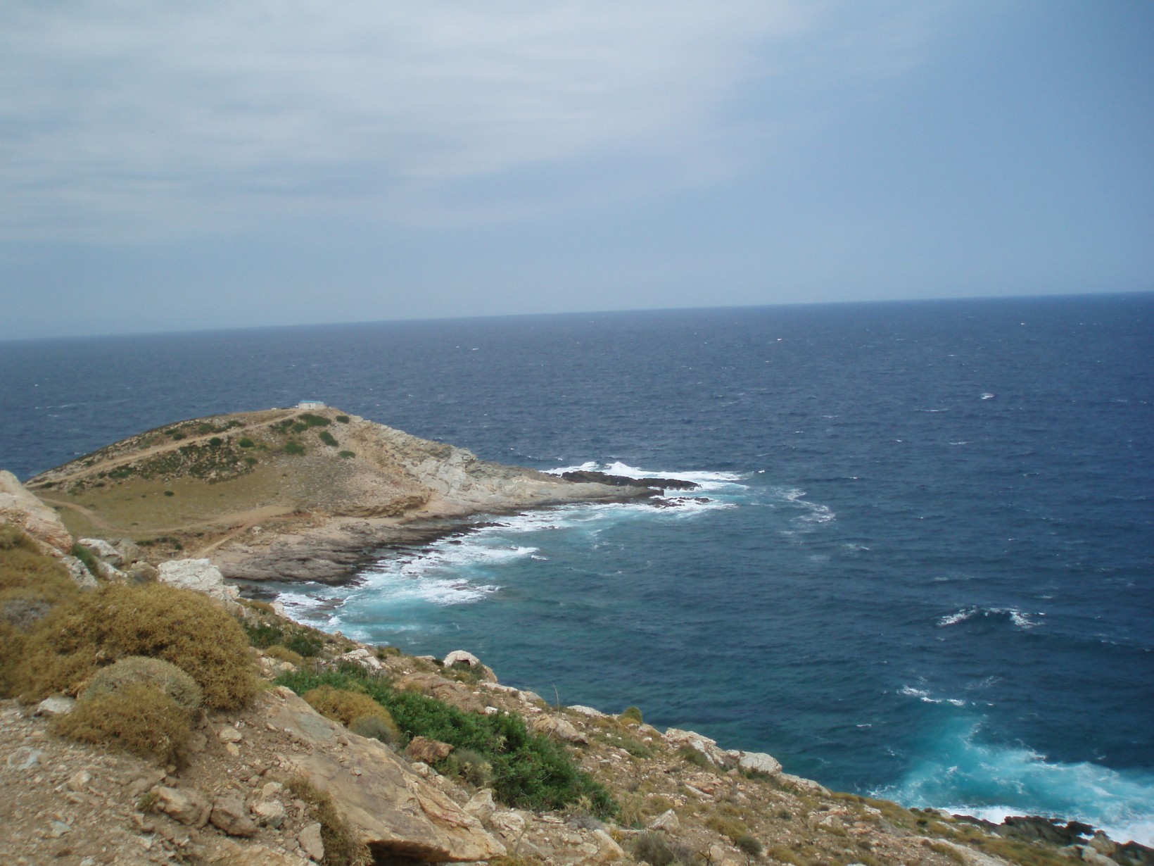 Κάβο Ντόρο: Το ακρωτήρι της Εύβοιας με τις μοναδικές παραλίες & τα «παρθένα» μονοπάτια