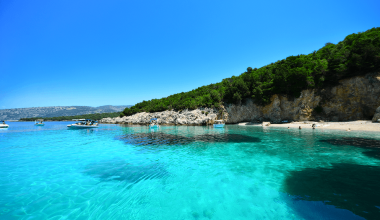 Σύβοτα Θεσπρωτίας: Πέντε κορυφαίες παραλίες τους με τιρκουάζ νερά που θα σας εντυπωσιάσουν