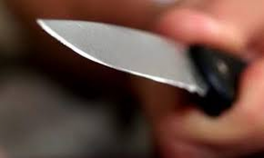 Αγρίνιο: 24χρονος μαχαίρωσε δύο νεαρούς – Τον πρώτο στο λαιμό και τον δεύτερο στο χέρι