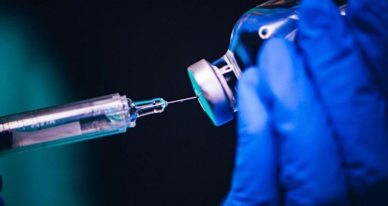 Κορωνοϊός: Ανοίγει σήμερα η πλατφόρμα για τη τέταρτη δόση του εμβολίου στους 30-59 ετών