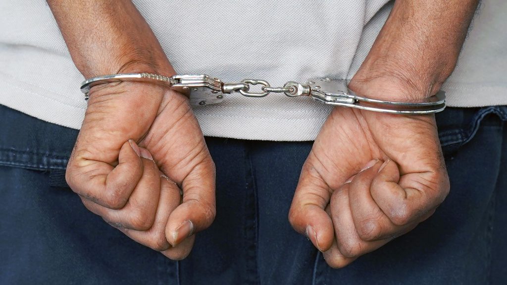 Συνελήφθησαν τρία άτομα στο Ηράκλειο Κρήτης για σχεδόν 3.000 «μαϊμού» προϊόντα