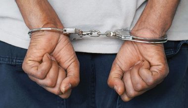 Συνελήφθησαν τρία άτομα στο Ηράκλειο Κρήτης για σχεδόν 3.000 «μαϊμού» προϊόντα
