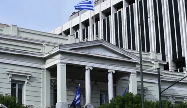 ΥΠΕΞ: Τι απαντά η Αθήνα για την απέλαση των Ελλήνων διπλωματών από τη Ρωσία – «Αβάσιμη η απόφαση των ρωσικών αρχών»