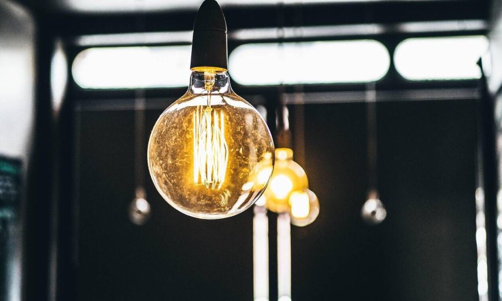 «Ηλεκτροσόκ» για τους καταναλωτές – Πάνω από 360 ευρώ η τιμή της μεγαβατώρας