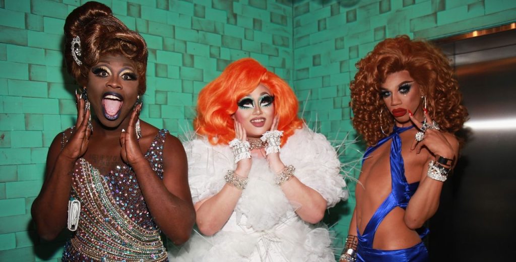 Αδιανόητο: Ο Δήμος Θεσσαλονίκης έβαλε Drag Queens να διαβάσουν παραμύθια στα παιδιά!