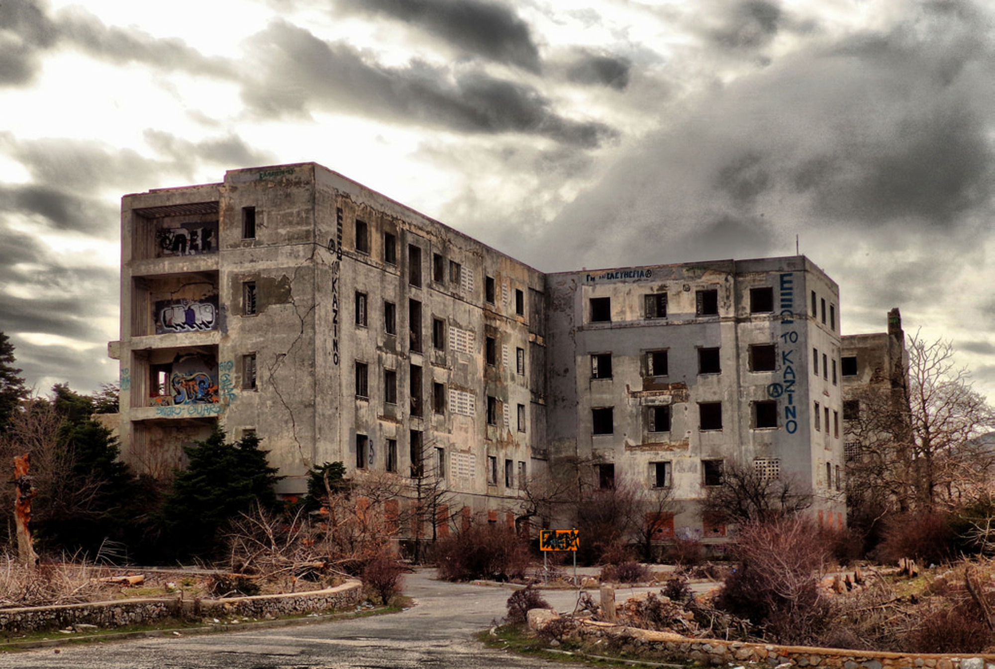 Προκαλούν τρόμο: Αυτά είναι τα στοιχειωμένα σπίτια της Αττικής – Η ιστορία που «κρύβουν»