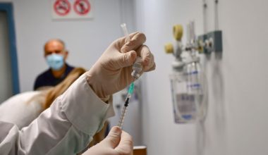 Όταν οι «έγκριτοι» δημοσιογράφοι θέλουν υποχρεωτικούς εμβολιασμούς αλλά φωνάζουν για το δικαίωμα στην… άμβλωση