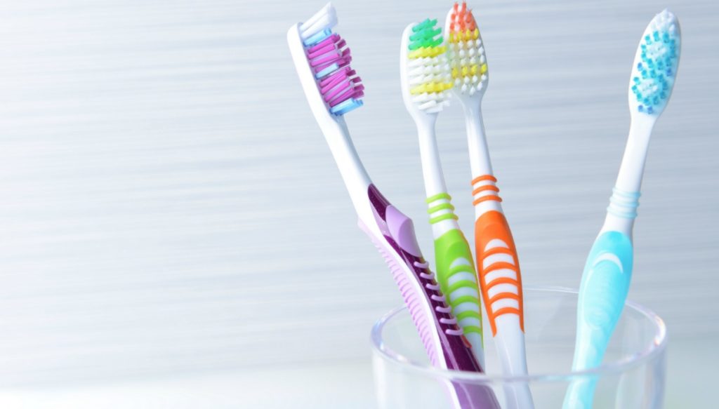 Οδοντόβουρτσα: Ποια μέθοδος καθαρισμού είναι η πιο αποτελεσματική – Πώς να την φυλάτε