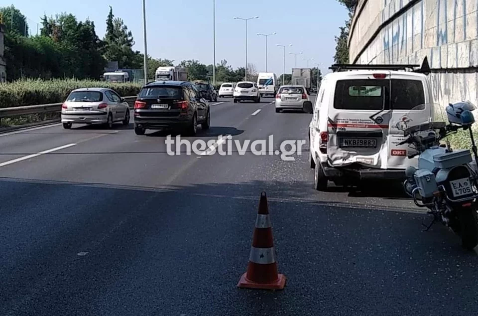Θεσσαλονίκη: Καραμπόλα τεσσάρων οχημάτων στην περιφερειακή Οδό – Κυκλοφοριακή συμφόρηση στο σημείο