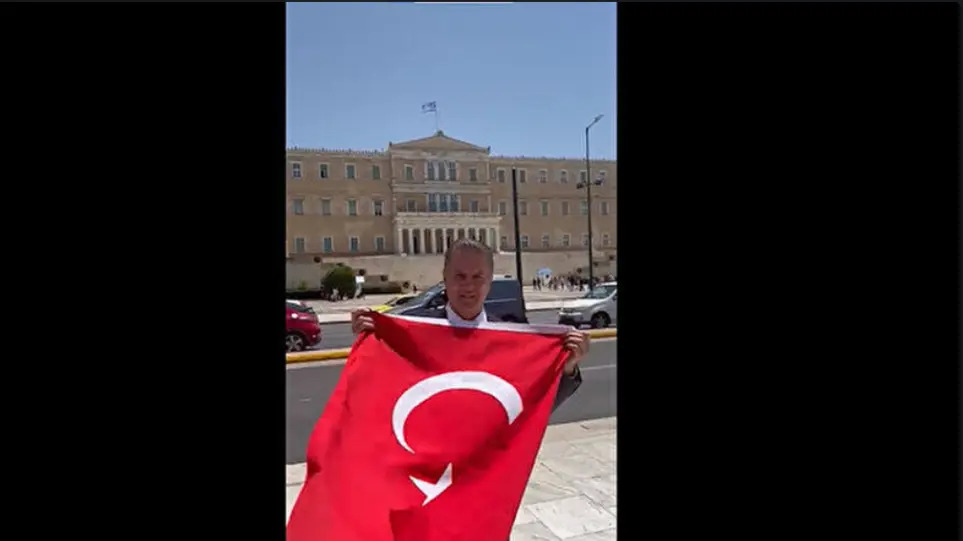 Μουσταφά Σαριγκιούλ: Μετά τα καραγκιοζιλίκια που έκανε μπροστά στην ελληνική Βουλή με την τουρκική σημαία τον κυνήγησαν