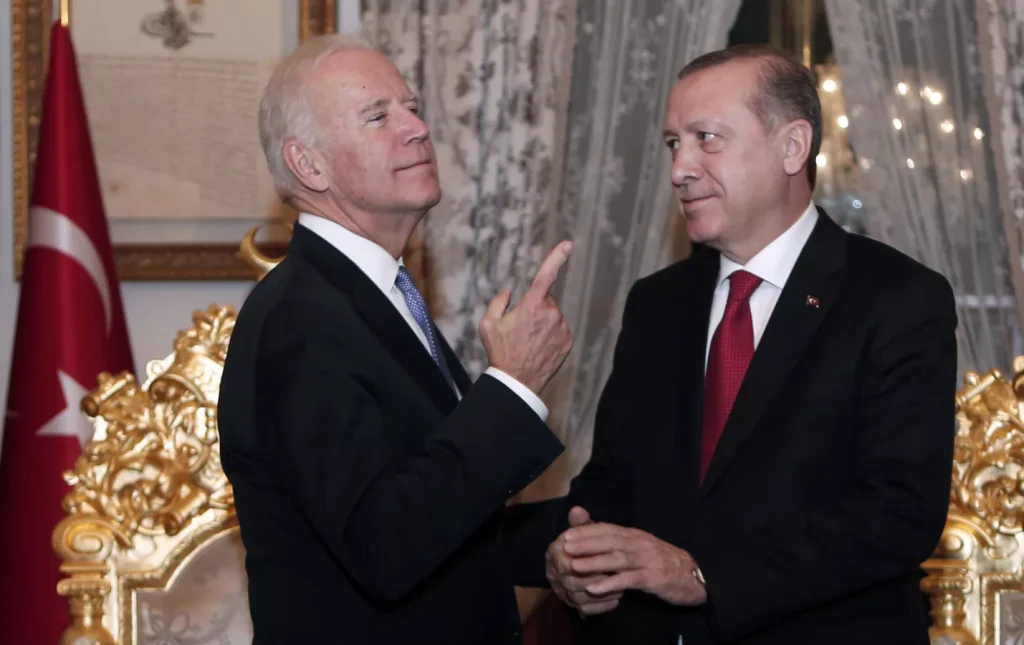 «Αν αυτός είναι ο Μπάιντεν, εγώ είμαι ο Ερντογάν» – Η τοποθέτηση του Τούρκου προέδρου για τον πρόεδρο των ΗΠΑ (βίντεο)