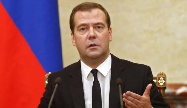 Ν.Μεντβέντεφ: «Επίθεση κατά της Κριμαίας σημαίνει Γ’ Παγκόσμιο Πόλεμο»